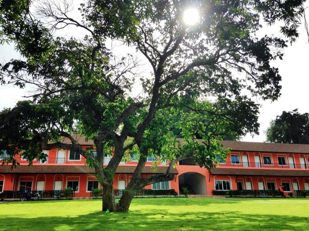 Aurora Resort Kanchanaburi Exterior foto