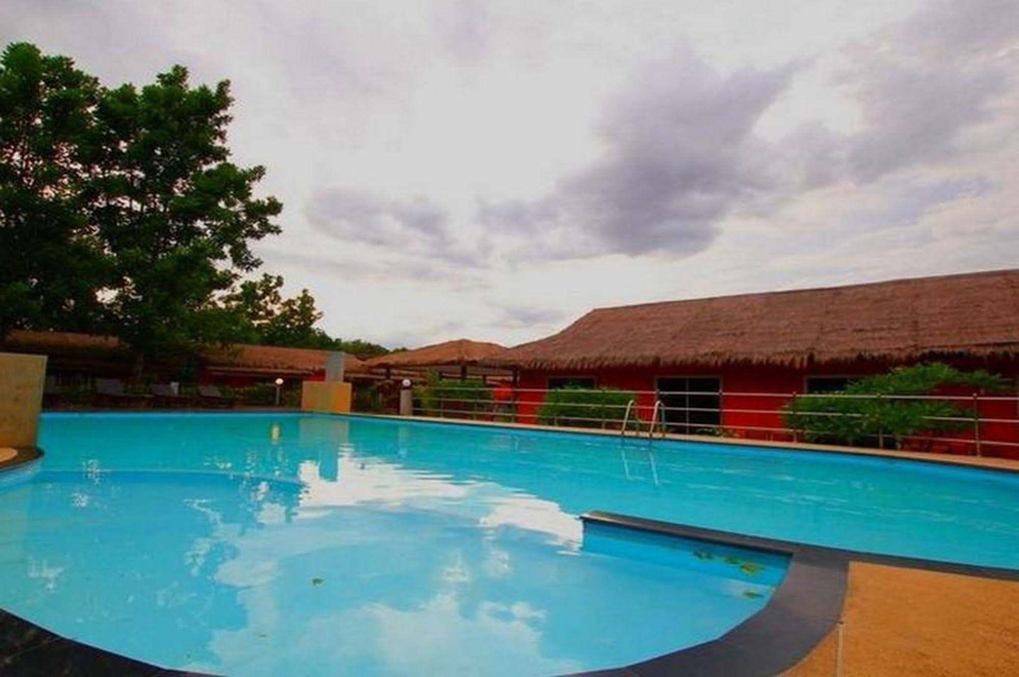 Aurora Resort Kanchanaburi Exterior foto